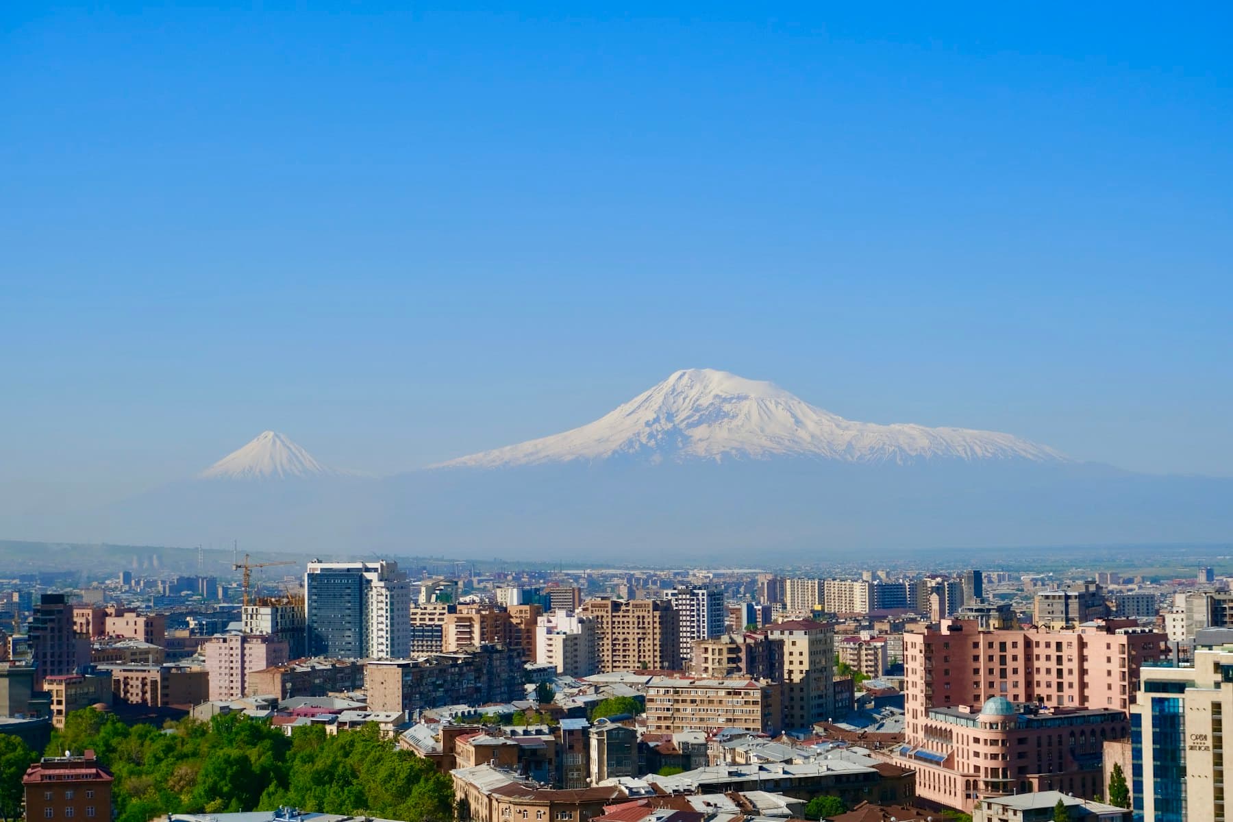 Երևանի համայնապատկերը Արարատ լեռով